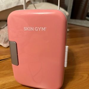Skin gym mini fridge pink